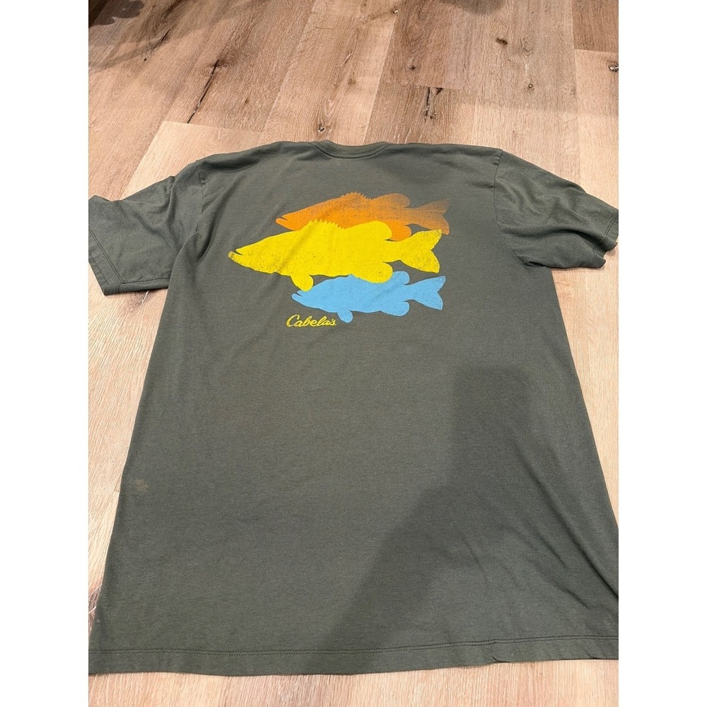 Cabelas Mens XL Green Graphic T-Shirt Fish Logo Short Sleeve Crew Neck Tee